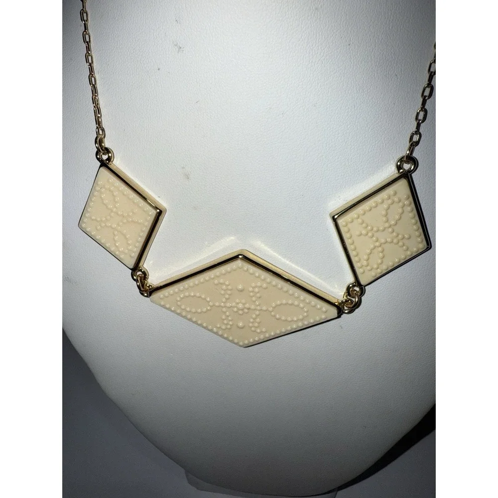 Lenox French Perles Ivory Women's Statement Necklace (18